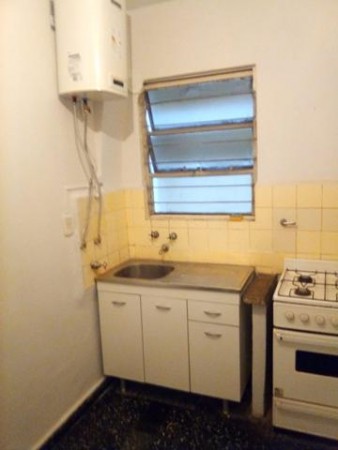 Zona de Facultades, Depto. 1 ambiente, 39,75mt2. contrafrente, Av. Corrientes y Pasteur. APTO PROFESIONAL 