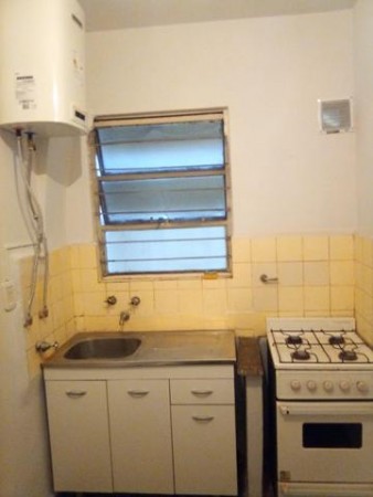 Zona de Facultades, Depto. 1 ambiente, 39,75mt2. contrafrente, Av. Corrientes y Pasteur. APTO PROFESIONAL 