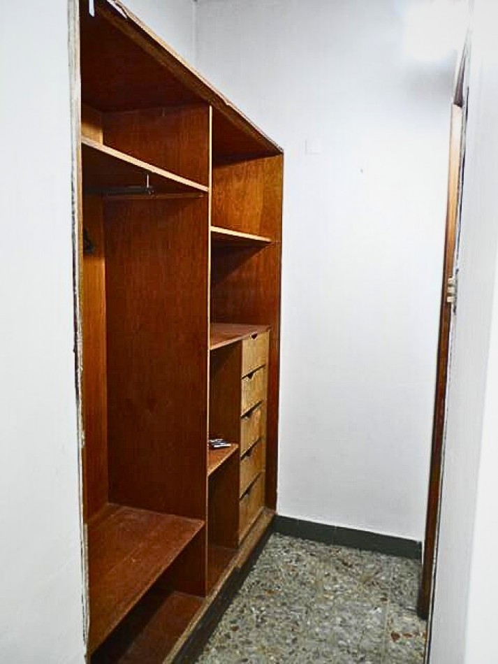 LA PATERNAL, PH. 2 Amb. PB, al frente, 145mt2. Punta Arenas y Andres Lamas