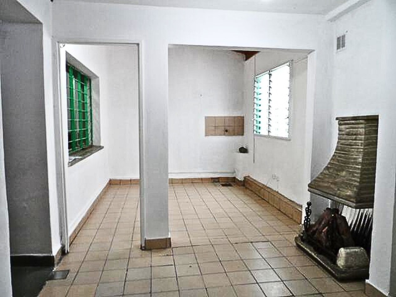 LA PATERNAL, PH. 2 Amb. PB, al frente, 145mt2. Punta Arenas y Andres Lamas