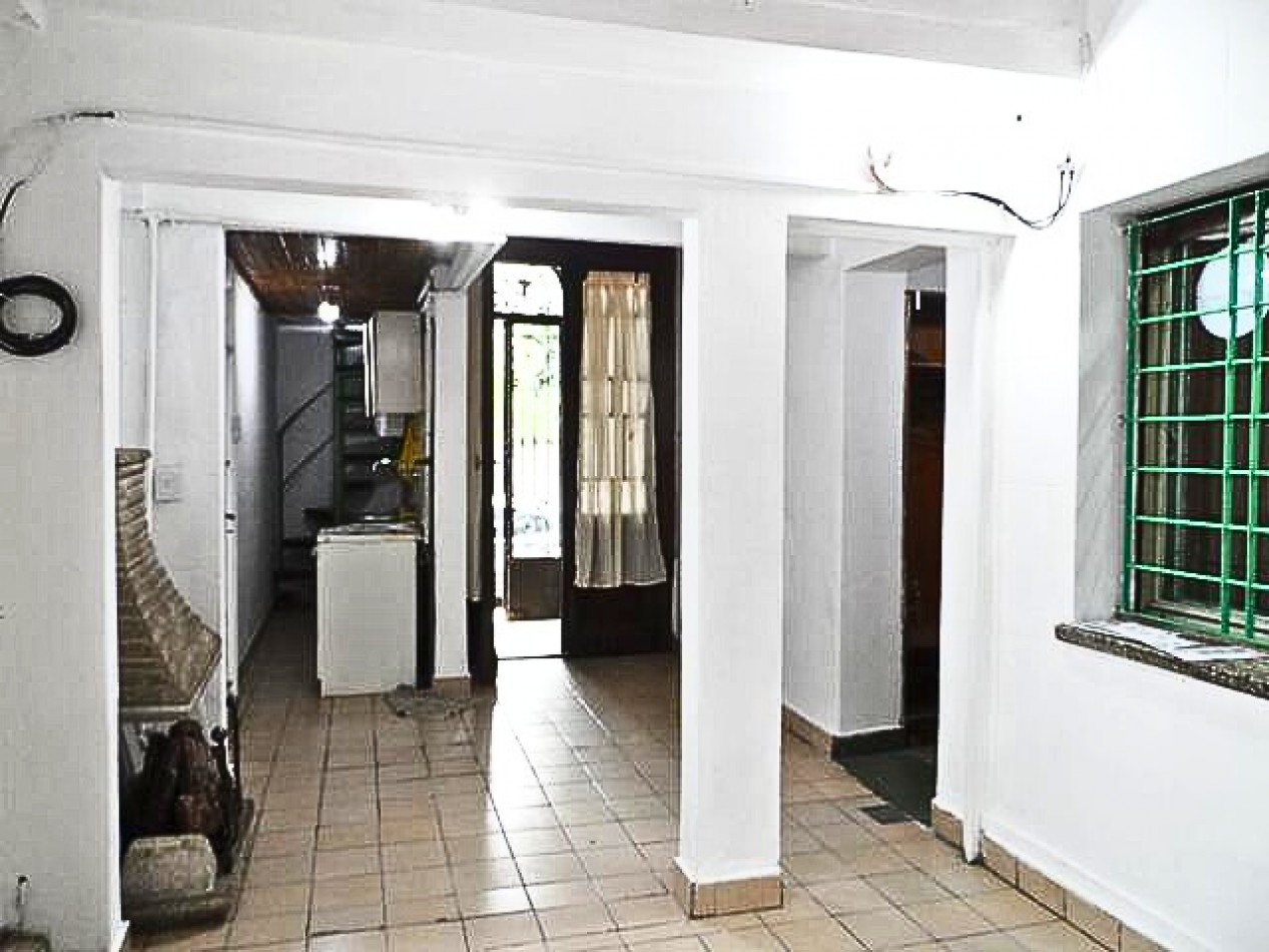 LA PATERNAL, PH. 2 Amb. PB, al frente, 145mt2. Punta Arenas y Andres Lamas