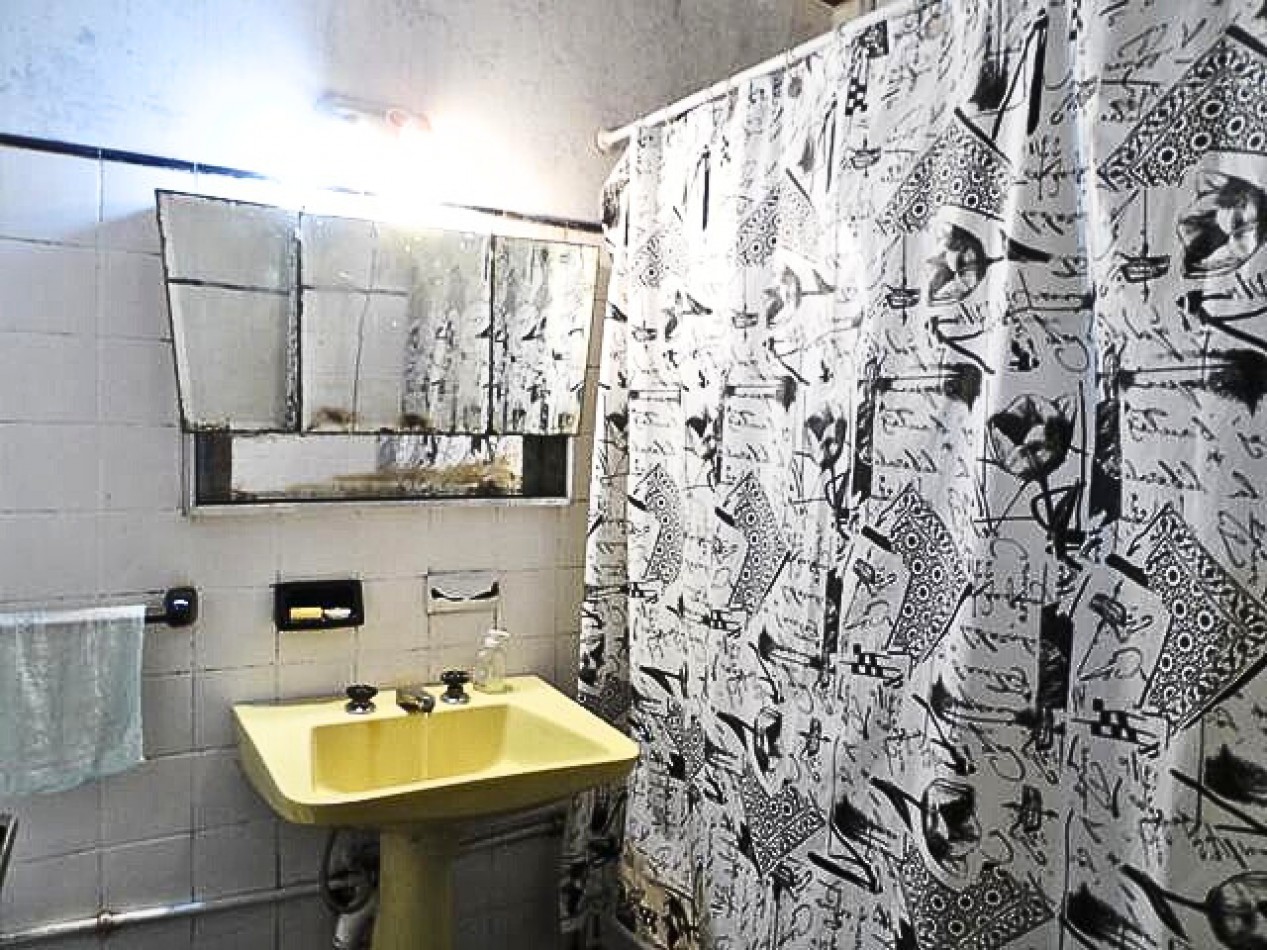 LA PATERNAL, PH. 2 Amb. PB, al frente, 145mt2. Punta Arenas y Andres Lamas