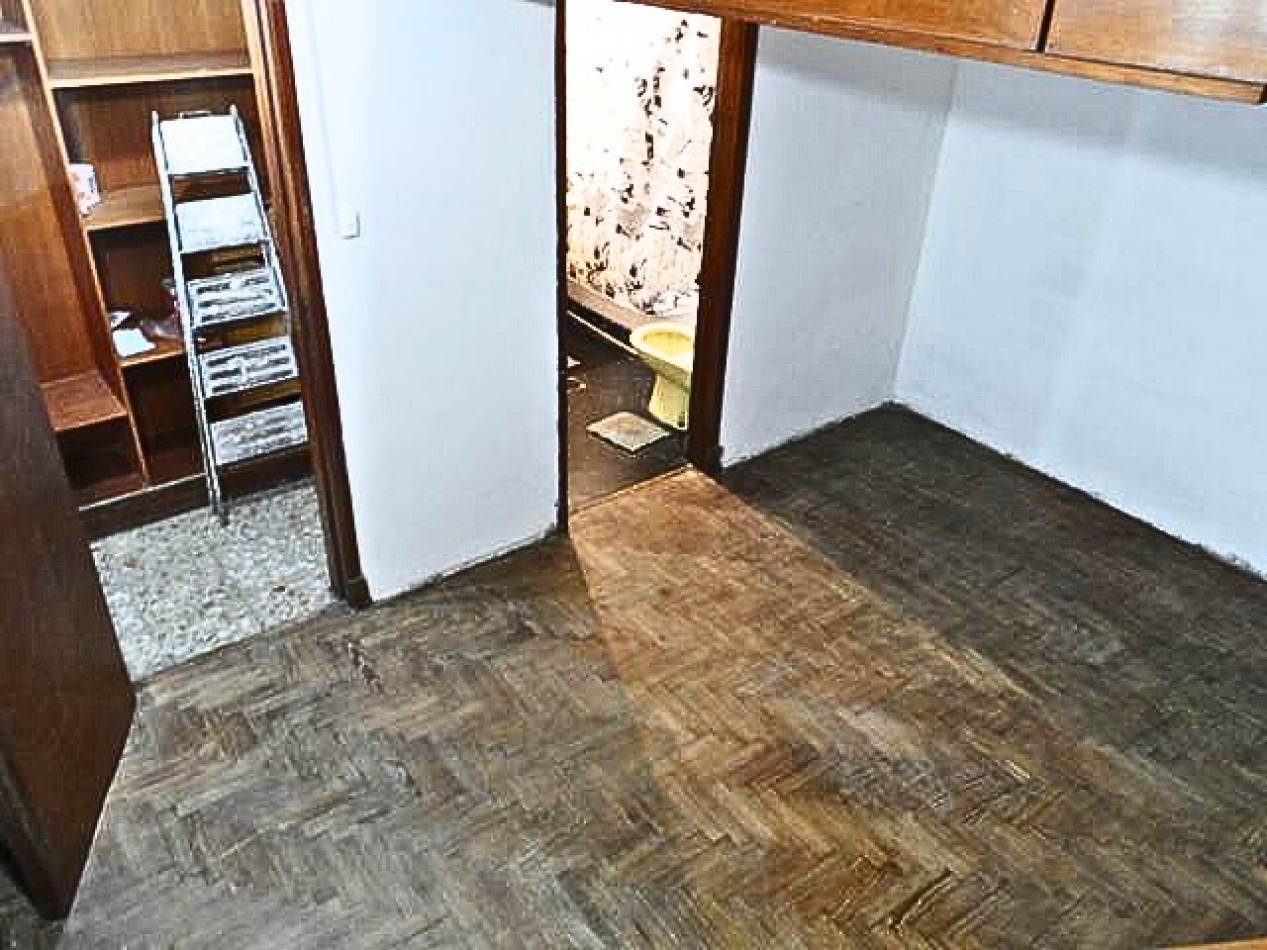 LA PATERNAL, PH. 2 Amb. PB, al frente, 145mt2. Punta Arenas y Andres Lamas