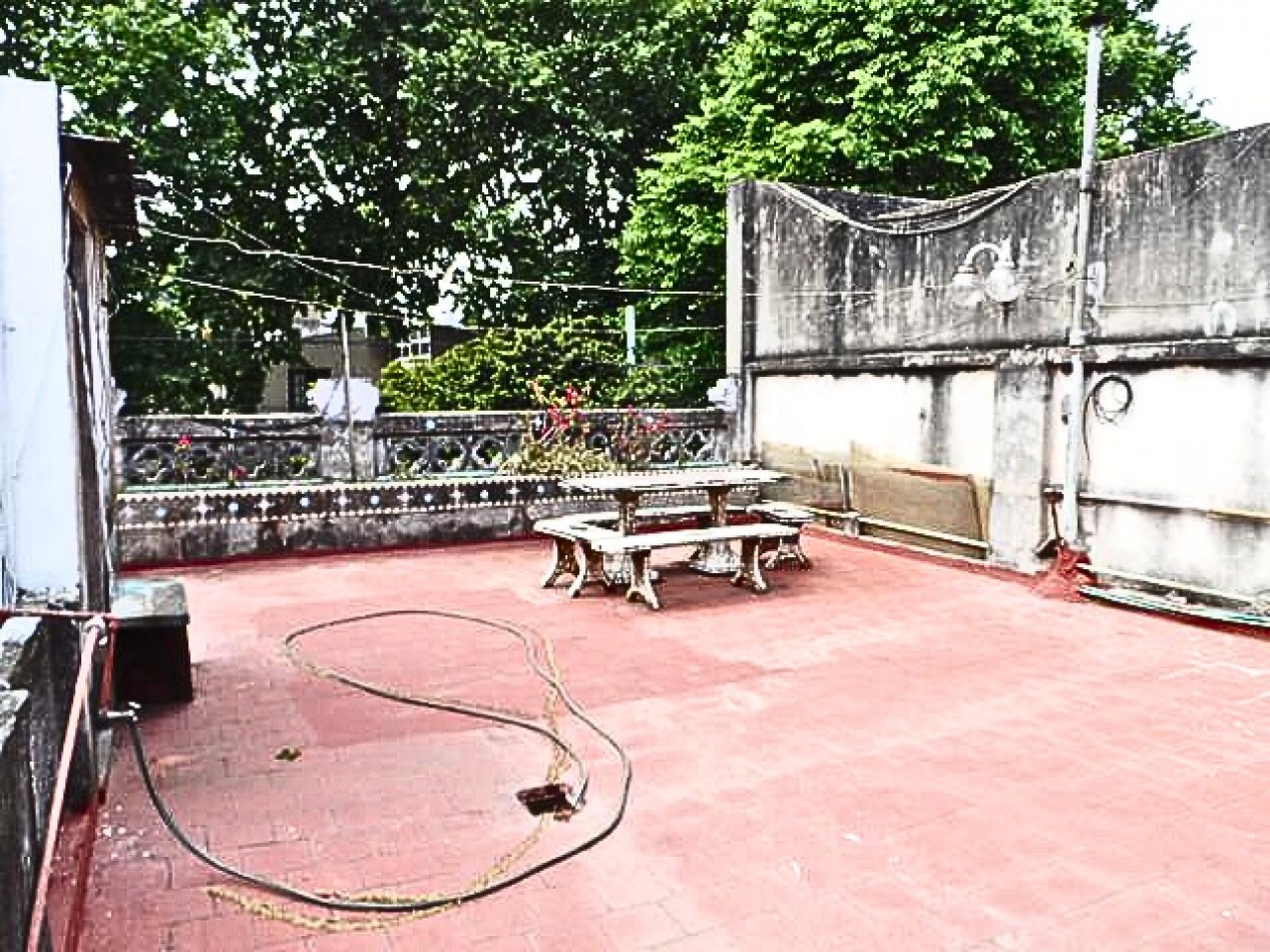 LA PATERNAL, PH. 2 Amb. PB, al frente, 145mt2. Punta Arenas y Andres Lamas