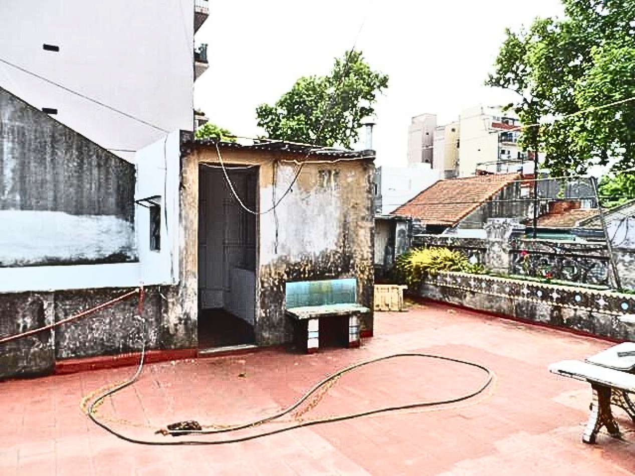 LA PATERNAL, PH. 2 Amb. PB, al frente, 145mt2. Punta Arenas y Andres Lamas