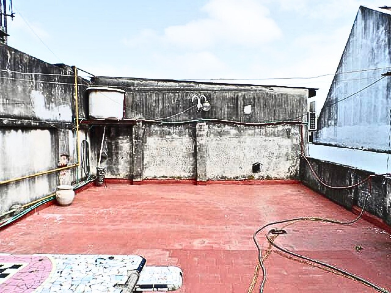 LA PATERNAL, PH. 2 Amb. PB, al frente, 145mt2. Punta Arenas y Andres Lamas