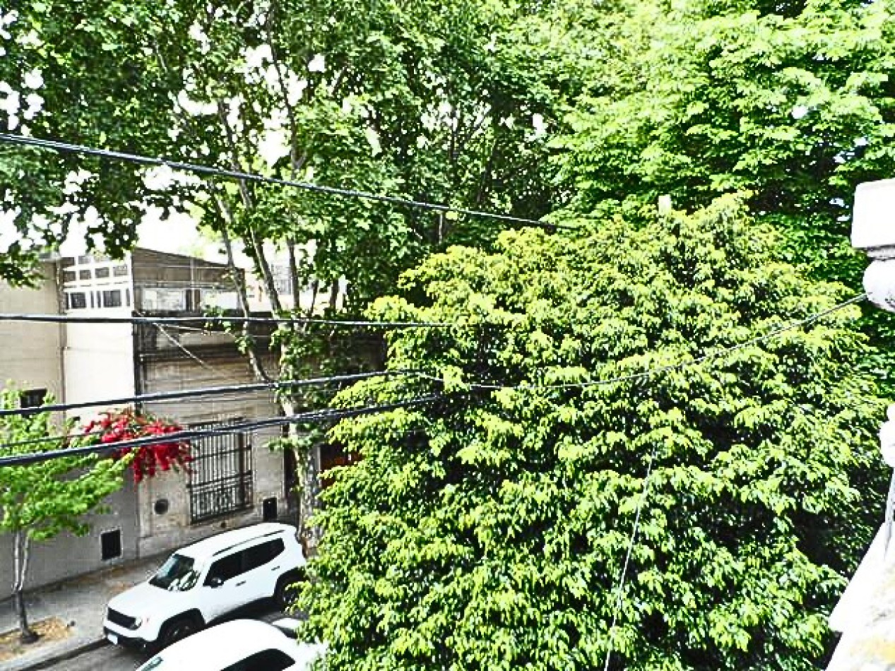 LA PATERNAL, PH. 2 Amb. PB, al frente, 145mt2. Punta Arenas y Andres Lamas