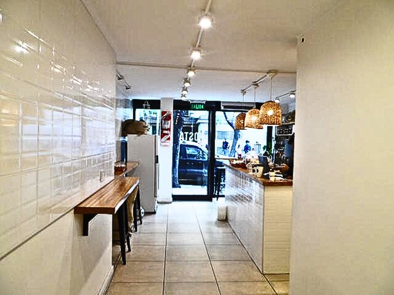 BARRIO NORTE, local a la calle. 72 mt2. M. T. de Alvear y Uriburu