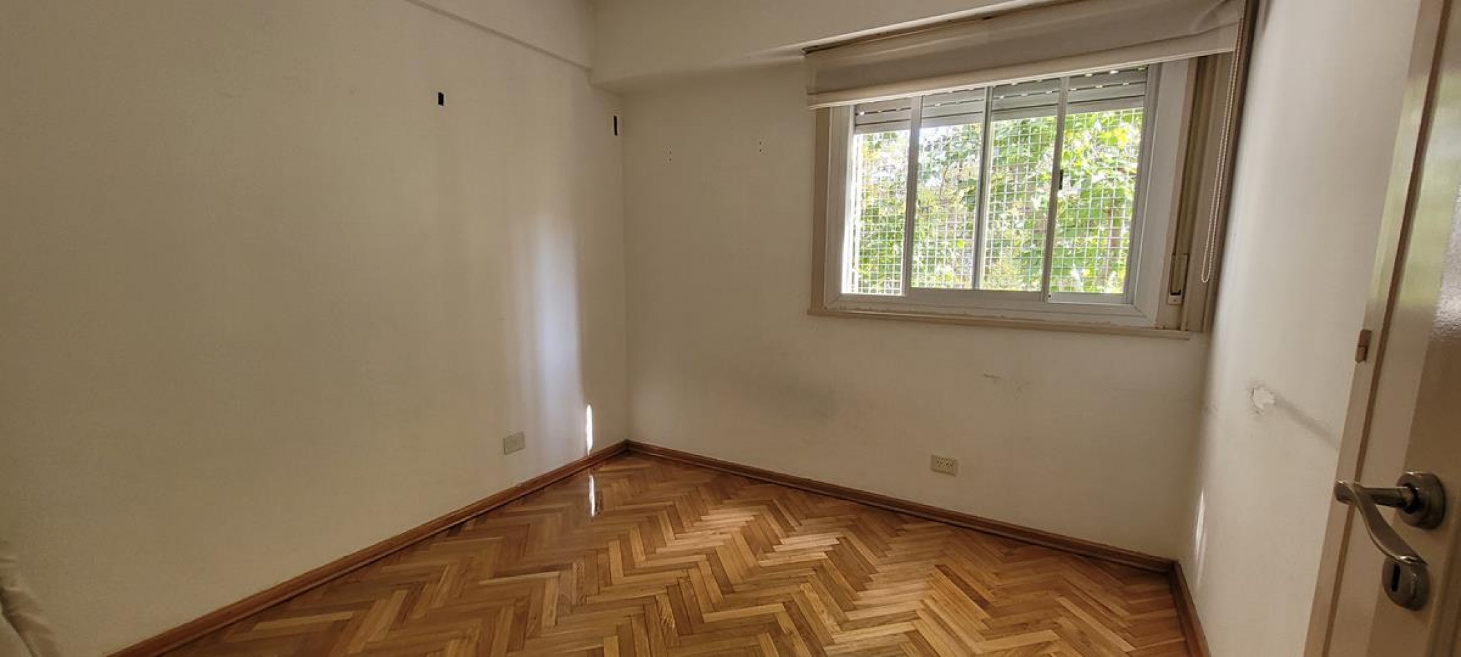 BELGRANO, 3 Ambientes. 3 er. piso  por escalera, con balcon al frente, muy luminoso. Impecable