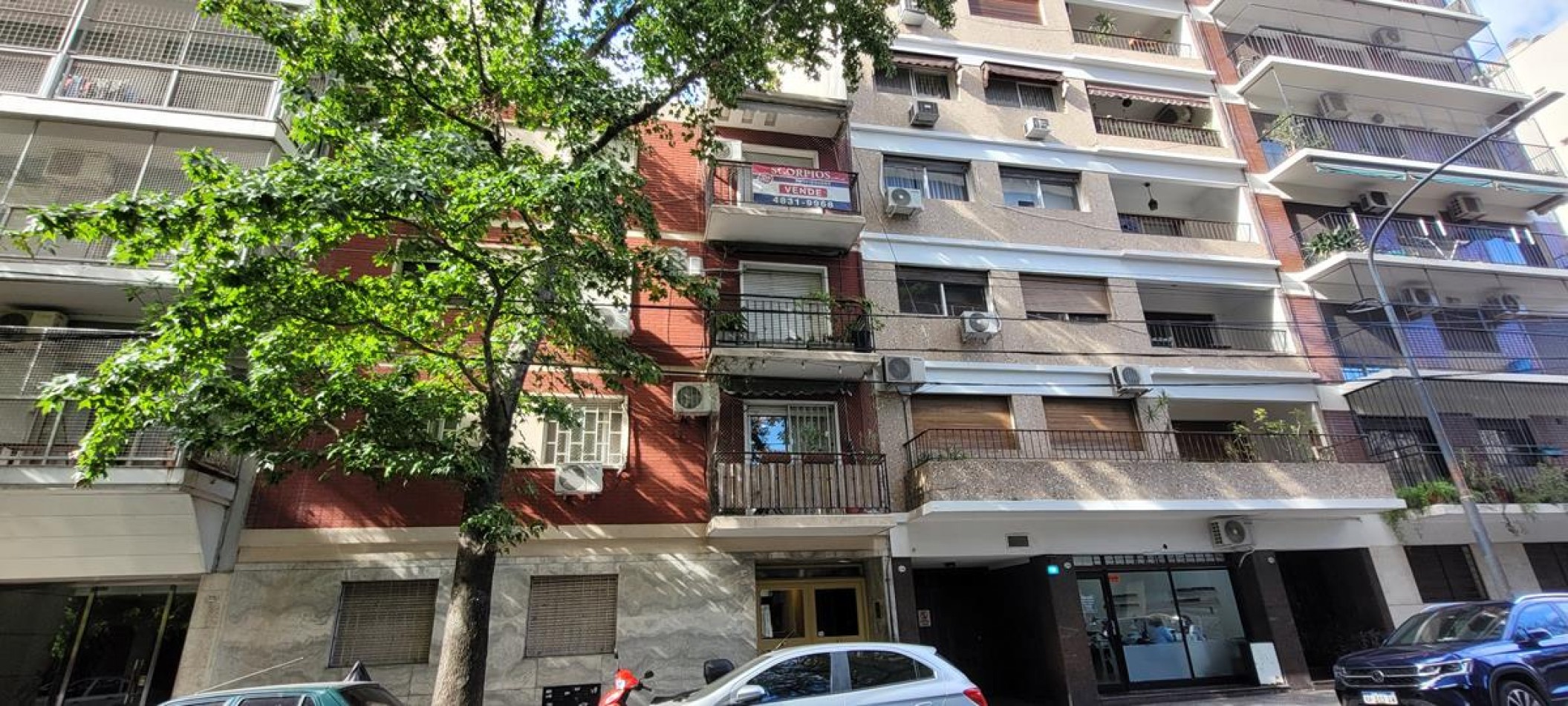 BELGRANO, 3 Ambientes. 3 er. piso  por escalera, con balcon al frente, muy luminoso. Impecable