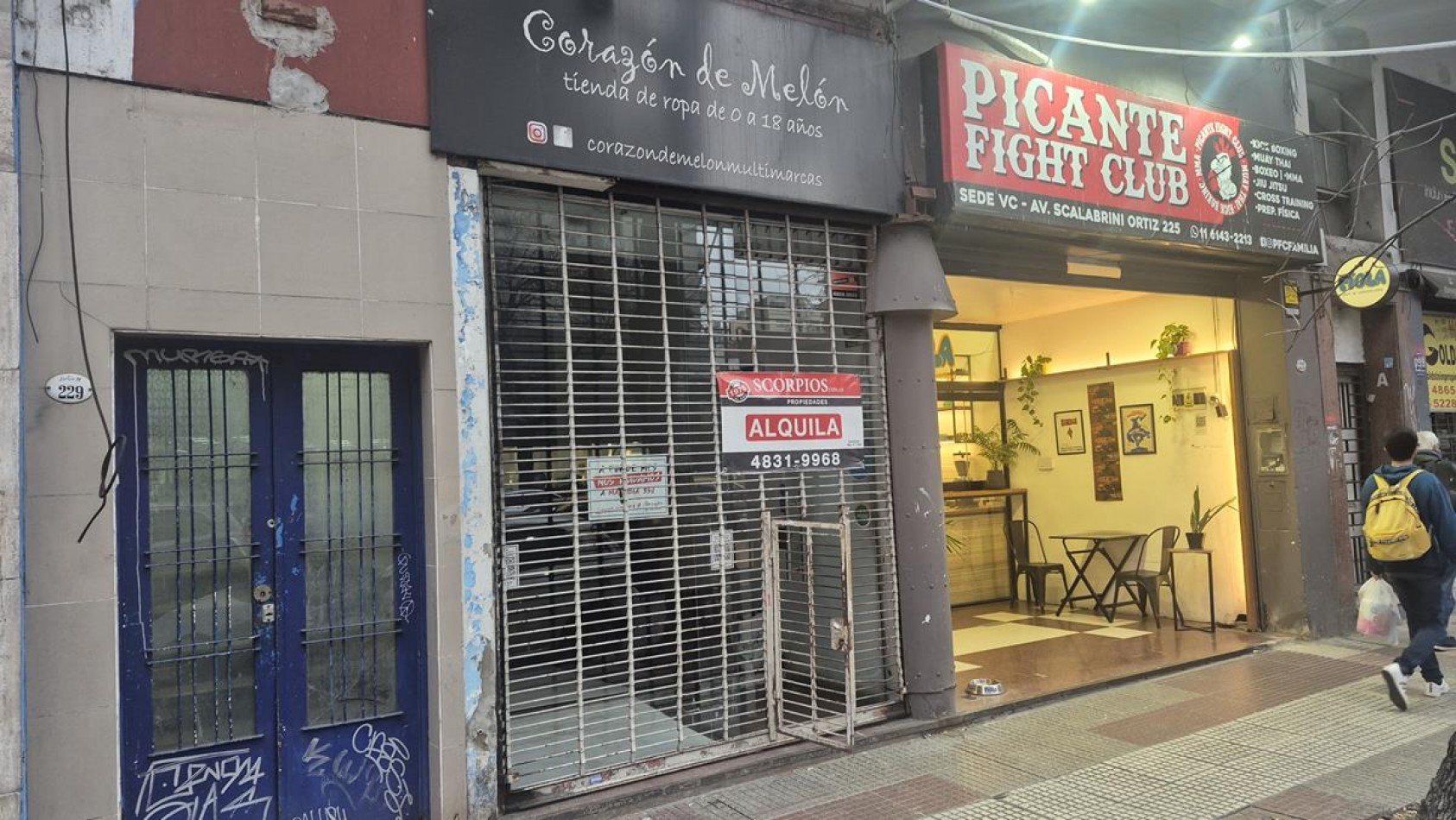 Villa Crespo, local comercial sobre Avenida, muy buena ubicacion.