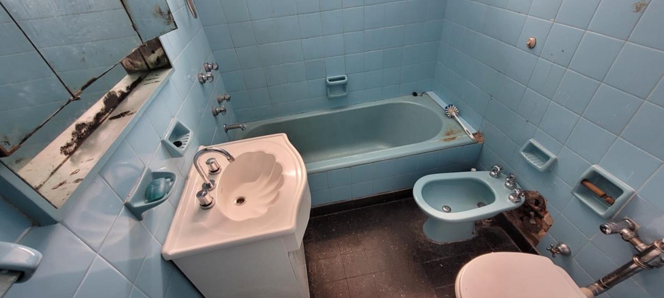 Palermo 4 ambientes frente, con dependencias. Balcon. Excelente ubicacion. Muy luminoso 