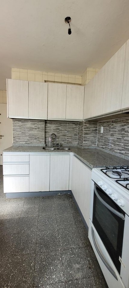 Palermo 4 ambientes frente, con dependencias. Balcon. Excelente ubicacion. Muy luminoso 