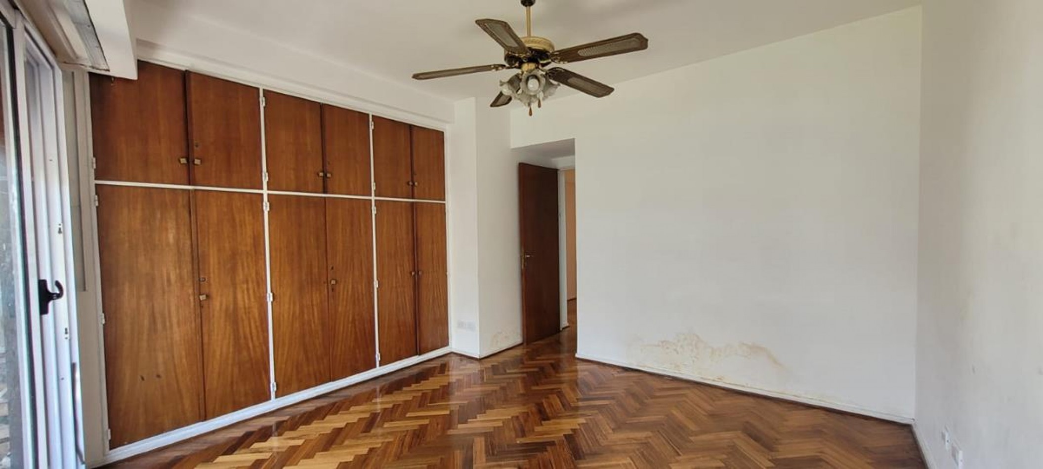 Palermo 4 ambientes frente, con dependencias. Balcon. Excelente ubicacion. Muy luminoso 