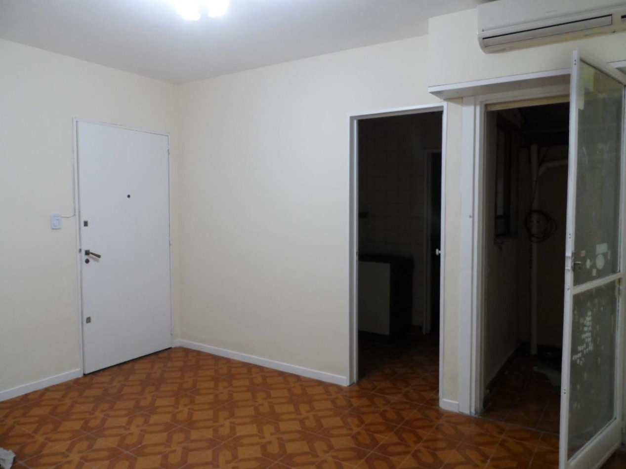 PALERMO, Depto. 2 Amb. pb con patio, interno, 42 mt2. Av. R. S. Ortiz y Guemes. APTO PROFESIONAL