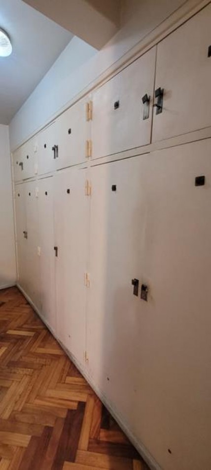 Once. 2 Ambientes. Muyy buena ubicacion Av. Corrientes, a mts Av. Puyerredon. Interno, luminoso.