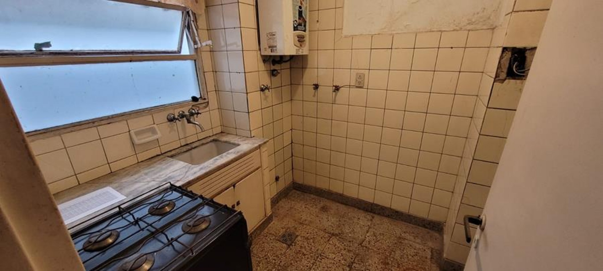 Once. 2 Ambientes. Muyy buena ubicacion Av. Corrientes, a mts Av. Puyerredon. Interno, luminoso.