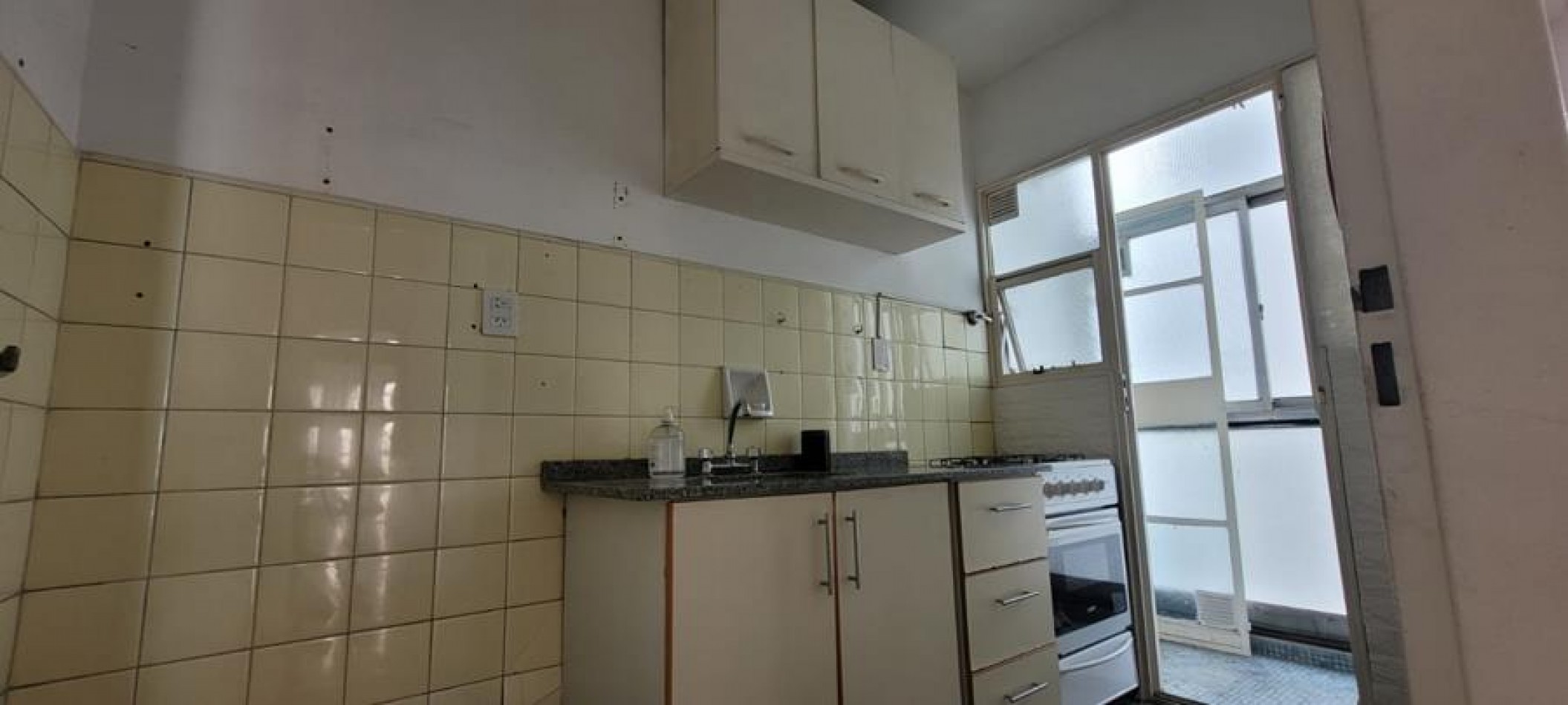 Palermo, 2 Ambientes FRENTE con balcon. MUY LUMINOSO. Muy buena ubicacion a 1 cuadra Av. Santa Fe , jardin Botanico 