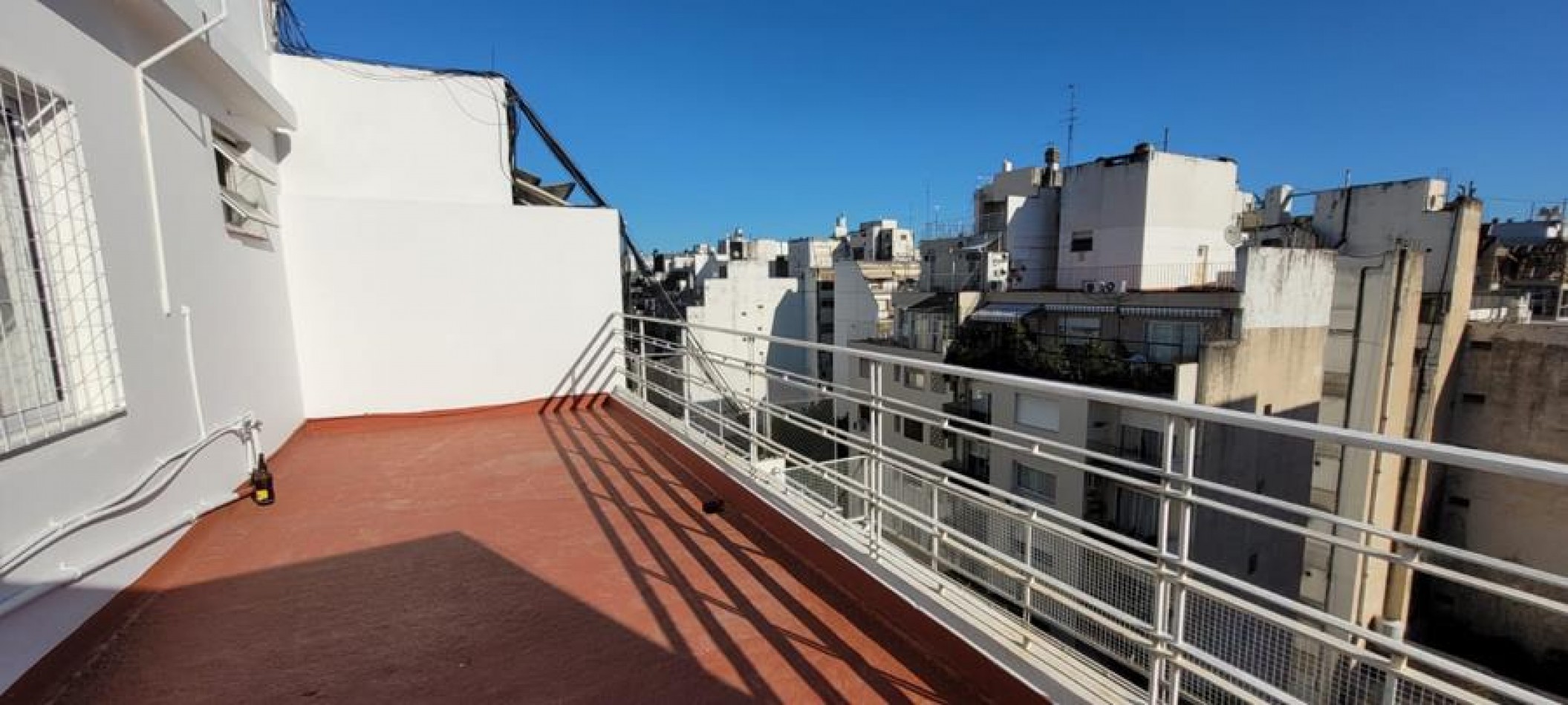 Palermo, 1 Ambiente Frente con terraza. Muy buena uibacion. MUY LUMINOSO, a mts plaza Guadalupe y Boulevard Charcas