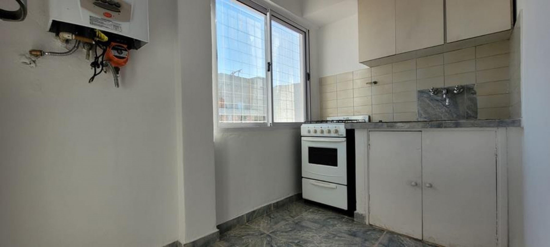 Palermo, 1 Ambiente Frente con terraza. Muy buena uibacion. MUY LUMINOSO, a mts plaza Guadalupe y Boulevard Charcas