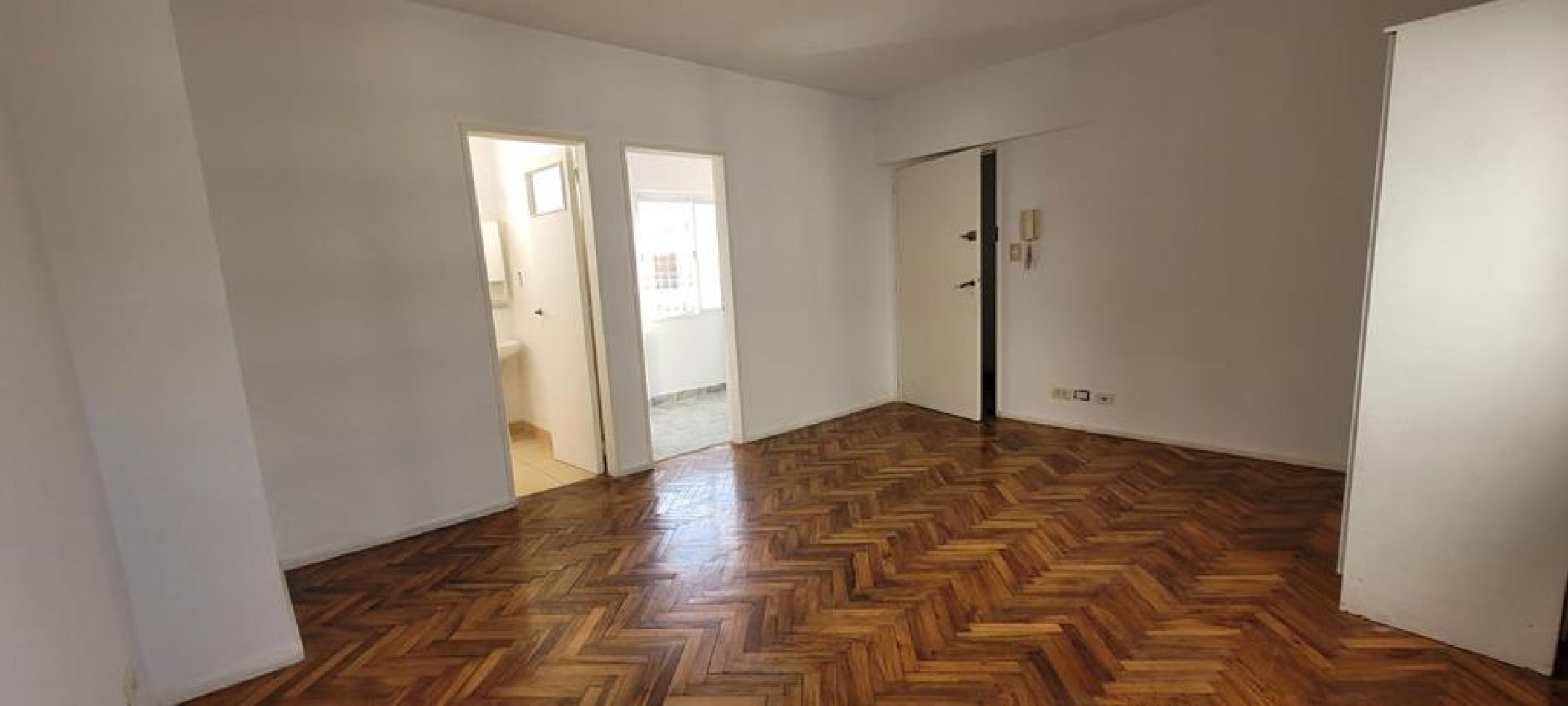 Palermo, 1 Ambiente Frente con terraza. Muy buena uibacion. MUY LUMINOSO, a mts plaza Guadalupe y Boulevard Charcas