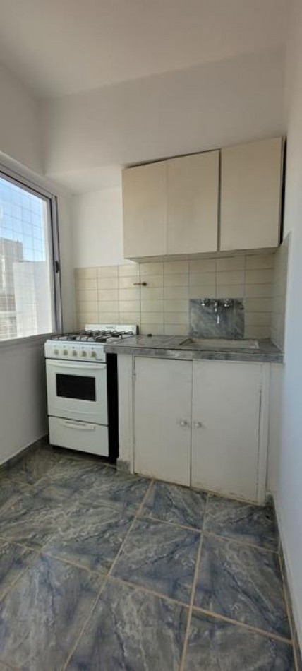 Palermo, 1 Ambiente Frente con terraza. Muy buena uibacion. MUY LUMINOSO, a mts plaza Guadalupe y Boulevard Charcas