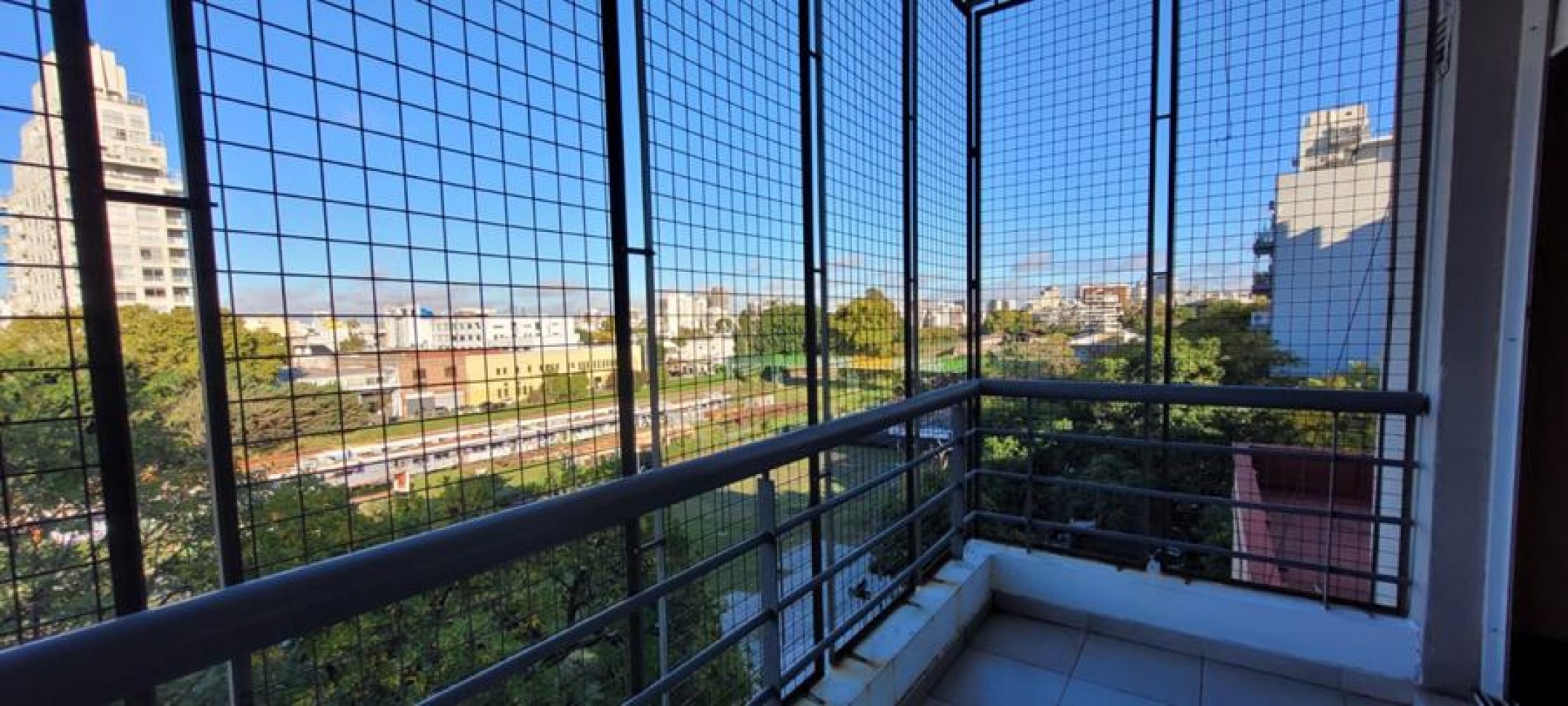 Belgrano, 2 Ambientes. FRENTE con balcon. MUY LUMINOSO. Excelente ubicacion frente a espacio verde Parque Ferroviario Colegiales 