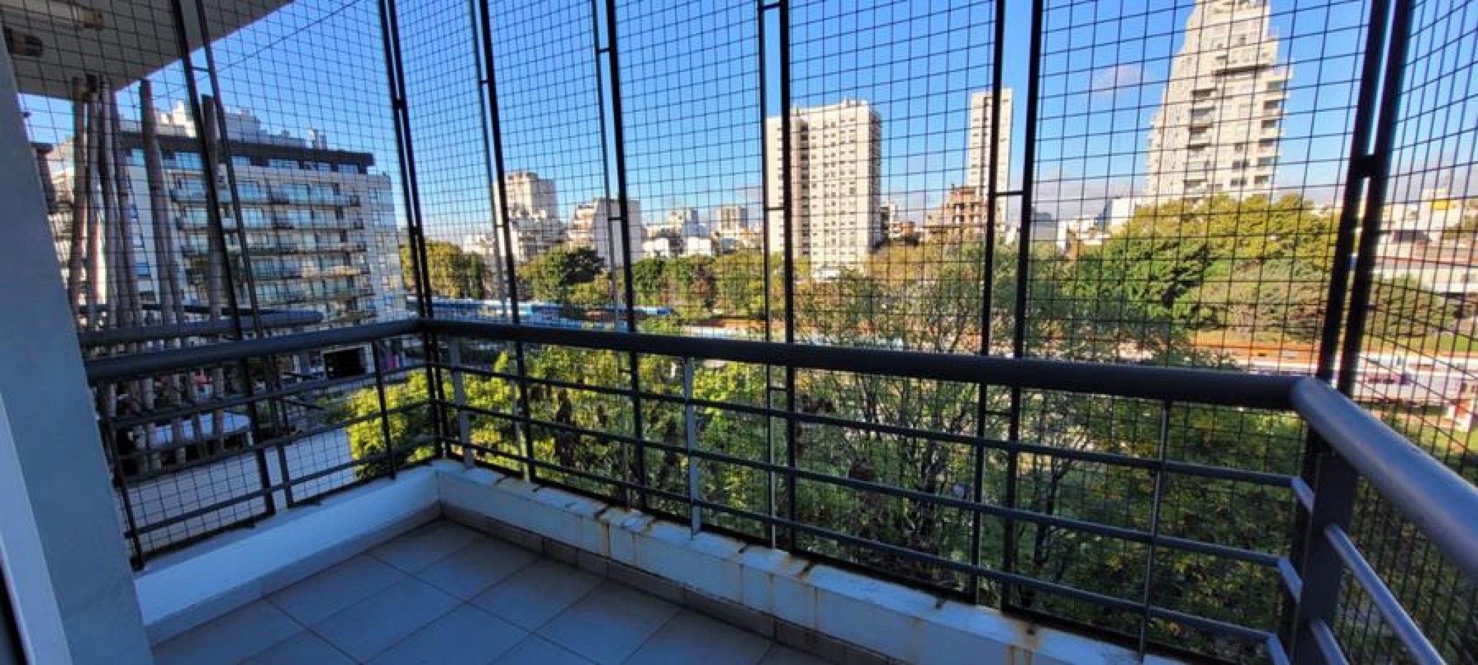 Belgrano, 2 Ambientes. FRENTE con balcon. MUY LUMINOSO. Excelente ubicacion frente a espacio verde Parque Ferroviario Colegiales 