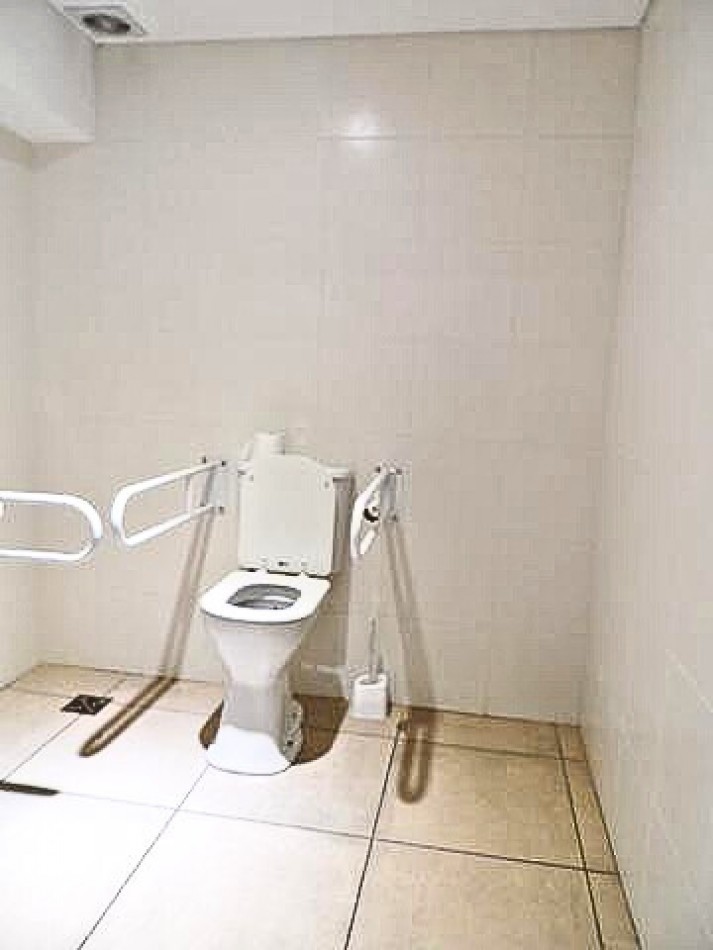 BARRIO NORTE, local a la calle. 72 mt2. M. T. de Alvear y Uriburu