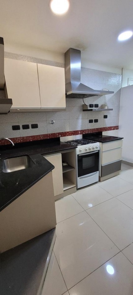 Palermo, 3 Ambientes en Planta Baja. Frente. Excelente, reciclado a nuevo. Muy buena ubicacion sobre Av. S. Ortiz y Av. Santa Fe. 