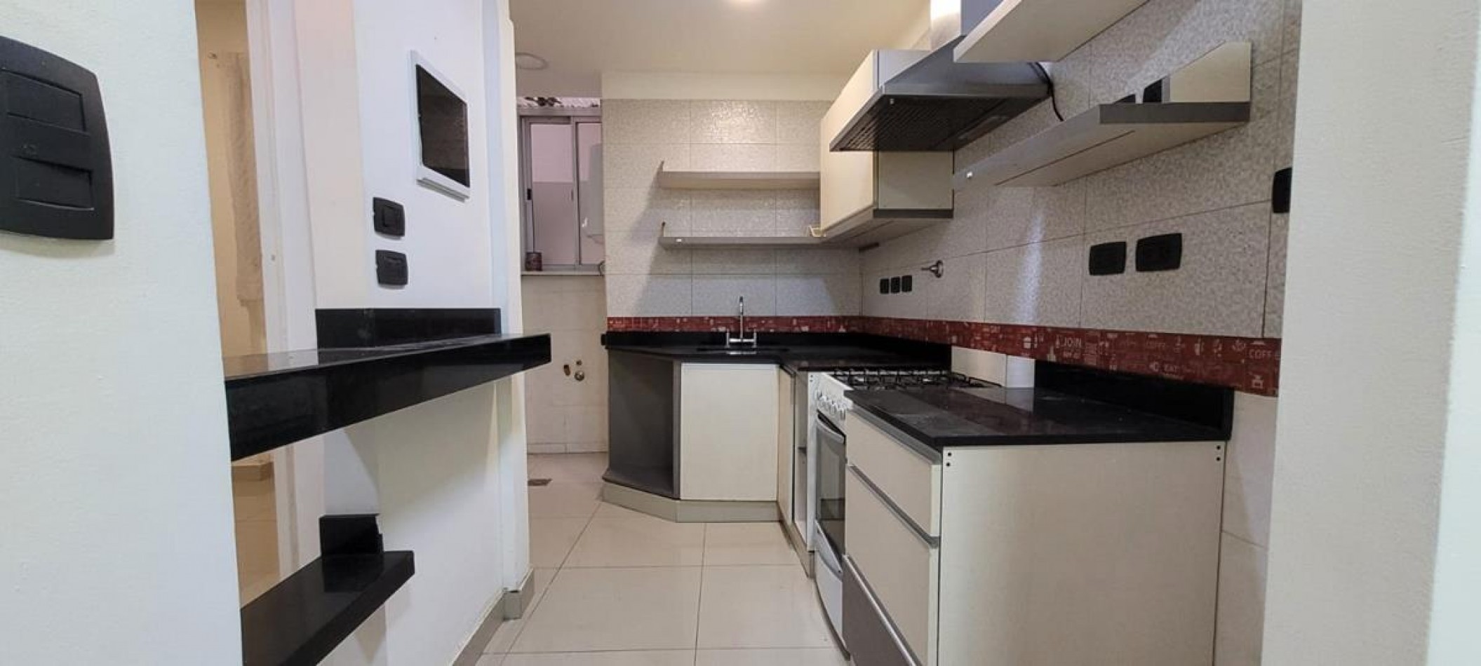 Palermo, 3 Ambientes en Planta Baja. Frente. Excelente, reciclado a nuevo. Muy buena ubicacion sobre Av. S. Ortiz y Av. Santa Fe. 