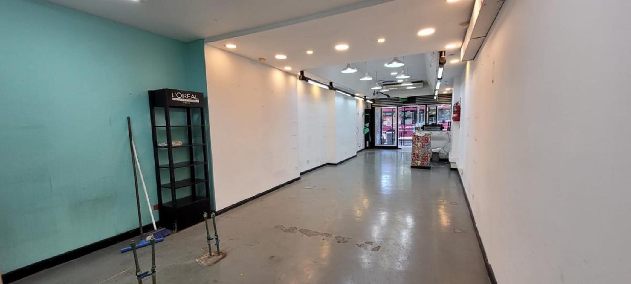 Palermo, local a la calle. EXCELENTE UBICACION. Frente a Jardin Botanico. 2 cuadras plaza Italia