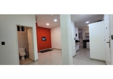 Palermo, 3 Ambientes en Planta Baja. Frente. Excelente, reciclado a nuevo. Muy buena ubicacion sobre Av. S. Ortiz y Av. Santa Fe. 